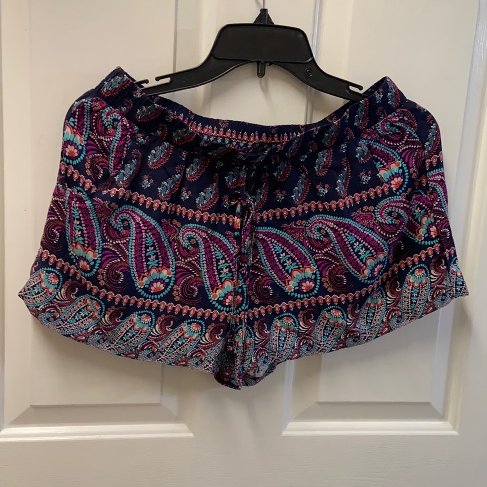 Flowy tie girls shorts with pockets. Stretchy